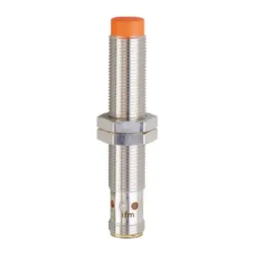 IFM three-wire proximity switch, IF5930