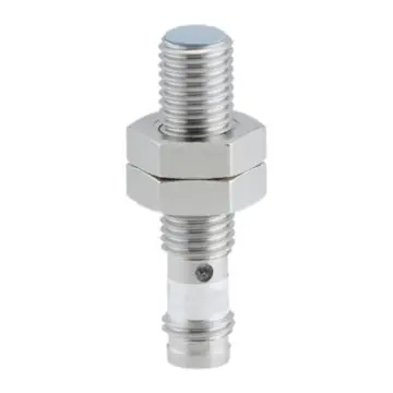 BAUMER inductive proximity switch, IFRM 08N17A3/S35L