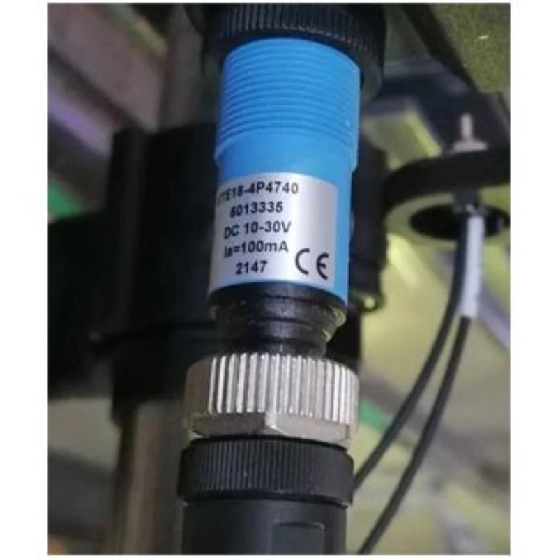 SICK diffuse reflection photoelectric sensor, VTE18-4P4740