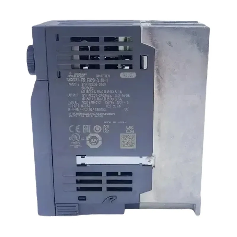 FR-E820-0240-4-60 Mitsubishi inverter, three-phase 220V universal type, 5.5KW, made in Japan.