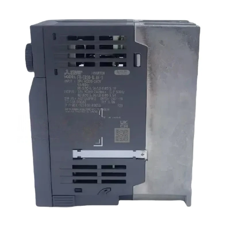 FR-E820S-0110-5-60 Mitsubishi inverter, single-phase 220V universal type, made in Japan.